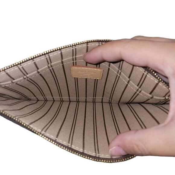 Louis Vuitton Monogram Neverfull MM Pouch - Picture 10 of 13